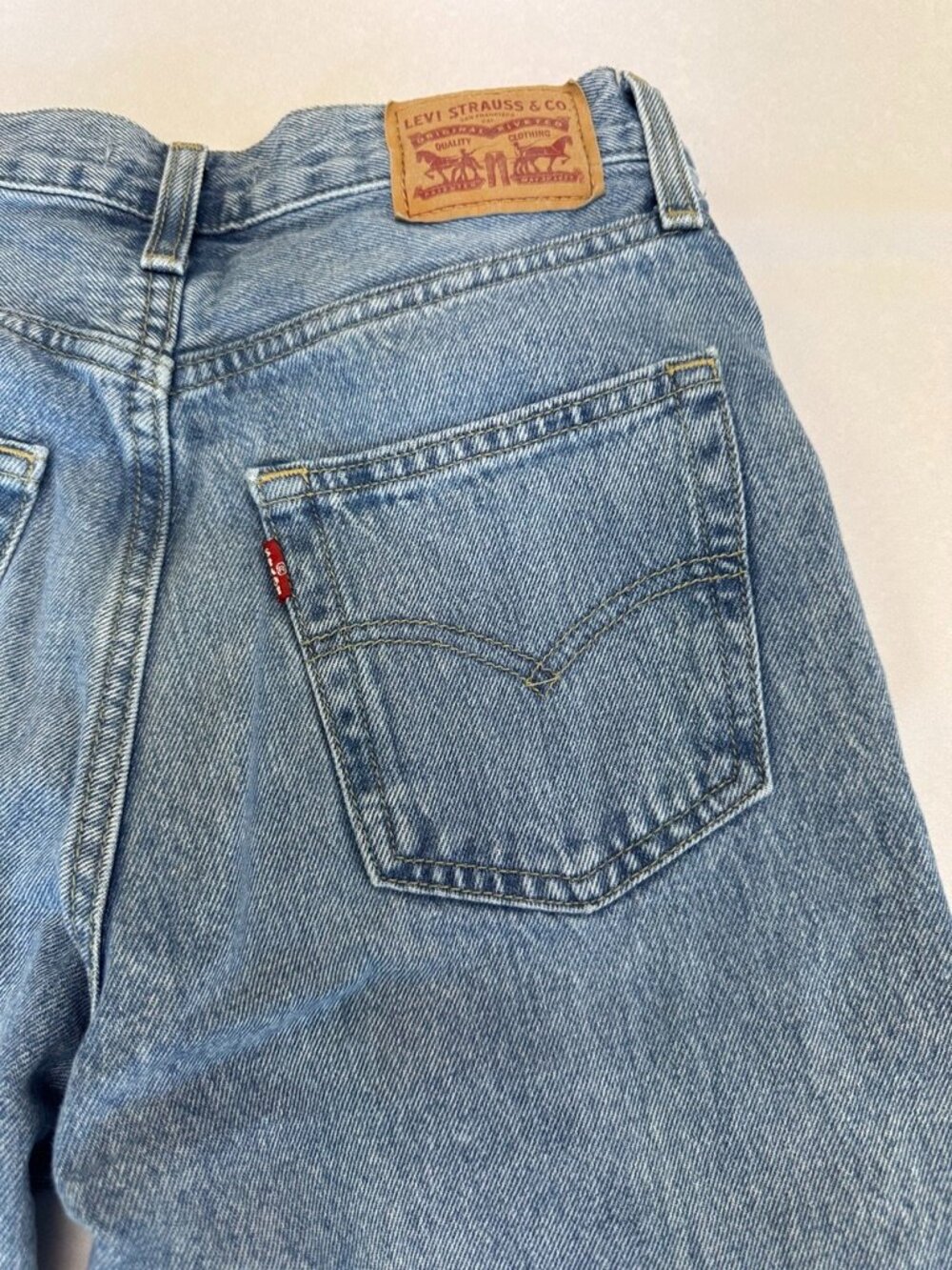 Levis's '94 Baggy Jeans Womens Medium Wash Size 26 - Picture 9 of 16